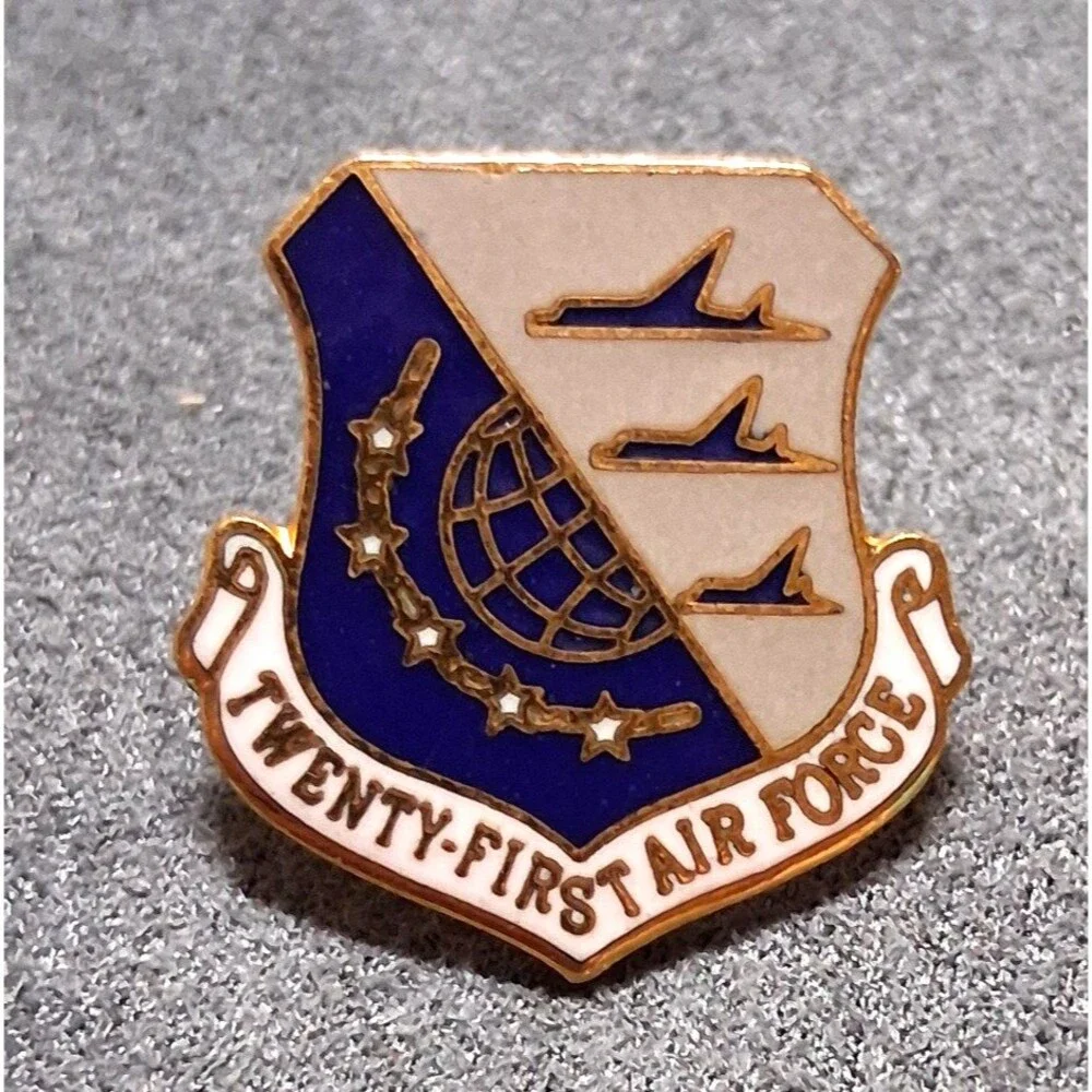 USAF Twenty-First Air Force Crest Enamel Lapel Pin Blue White Gold Tone Insignia